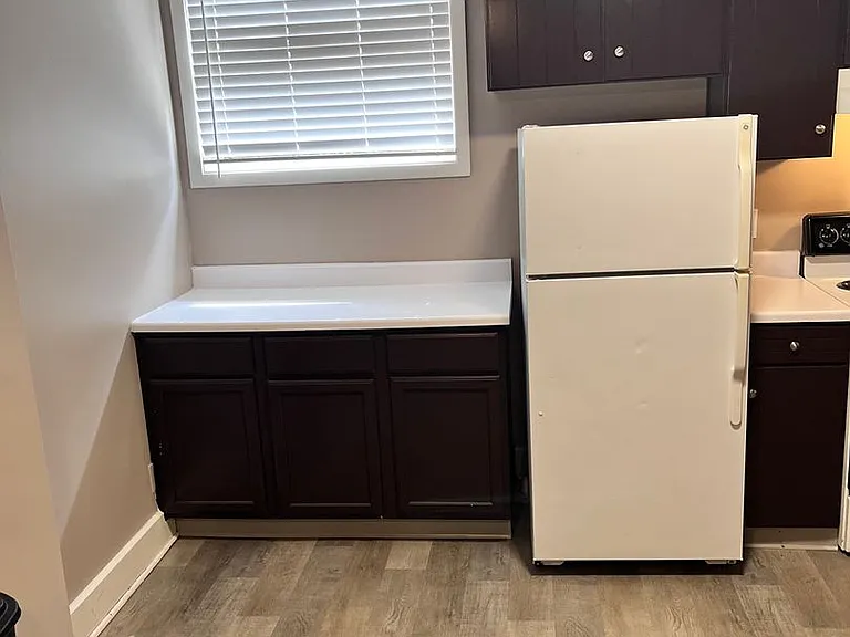 Bristol Square Apartments — Photo 54
