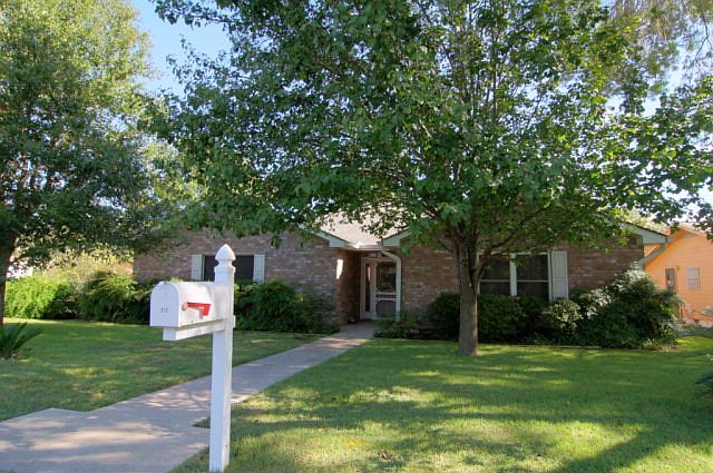 1st image of 212 Broadmoor Dr