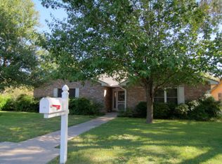 212 Broadmoor Dr, Fredericksburg, TX 78624
