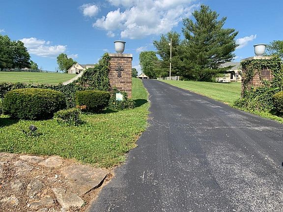 3rd image of 12 Pheasant Dr
