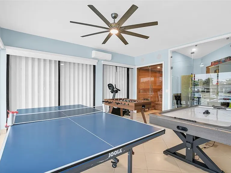 319 S Riverside Dr — Photo 66