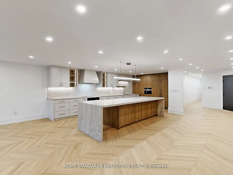 110 Bloor St W #1009 — Photo 9