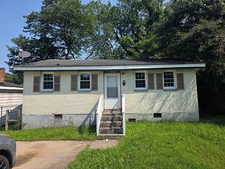 2305 Booker St — Photo 1