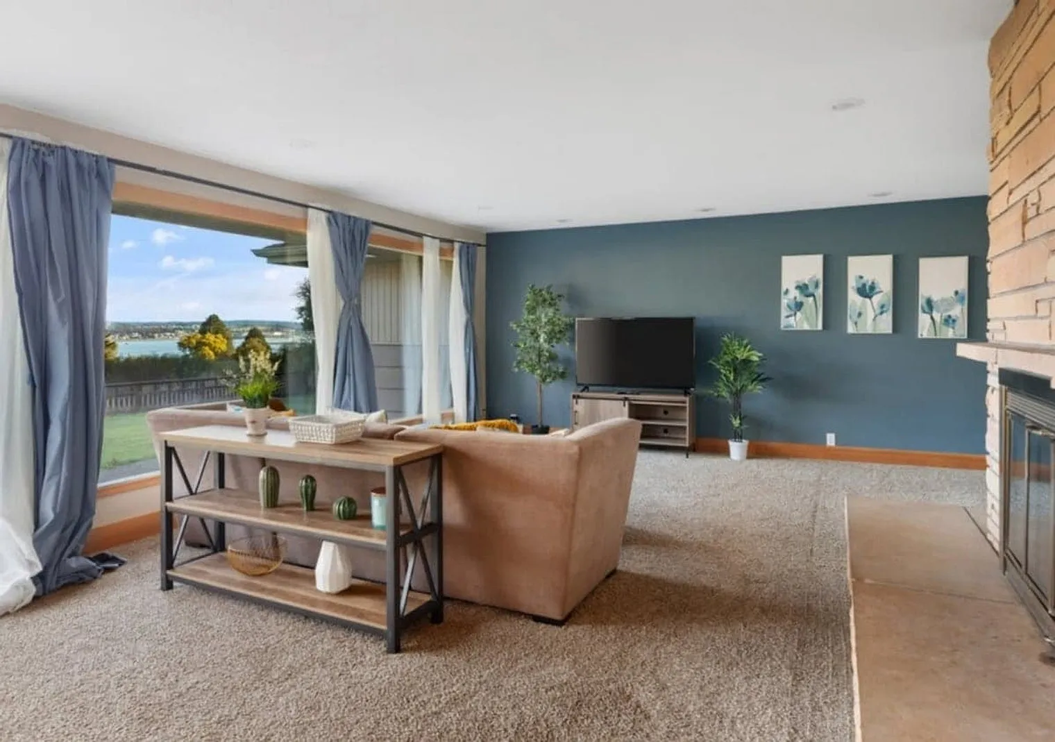 3 bed, 2.5 bath, $6,184 — Photo 2