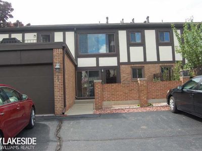 405 Country Club Dr, Saint Clair Shores, MI, 48082