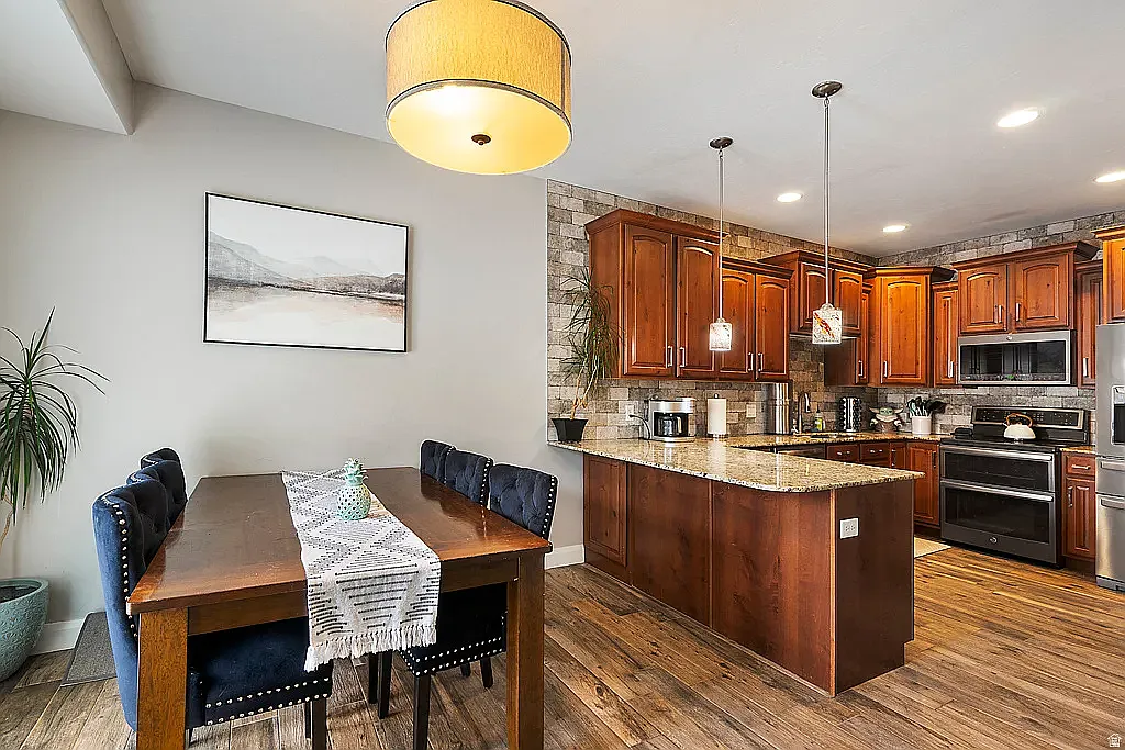 4 bed, 3.5 bath, 2243 sqft, $2,600 — Photo 4