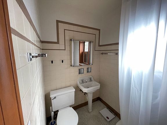 5th image of 3150 N Linder Ave #2