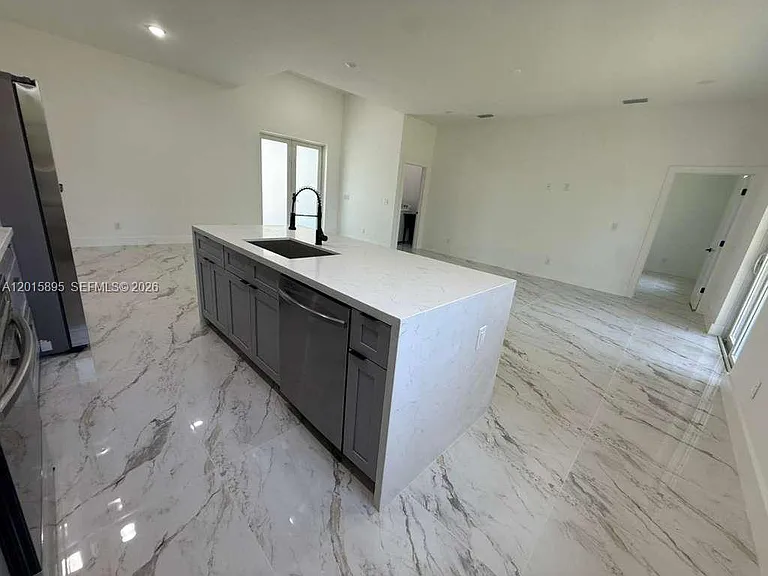 908 Winters St E — Photo 6