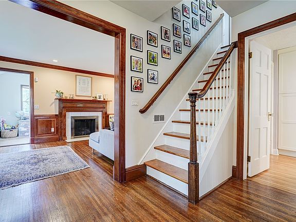 2nd image of 215 Roosevelt Rd