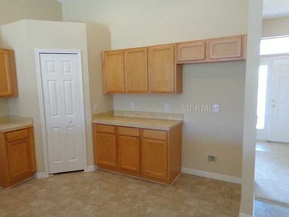 5th image of 718 Dromedary Dr