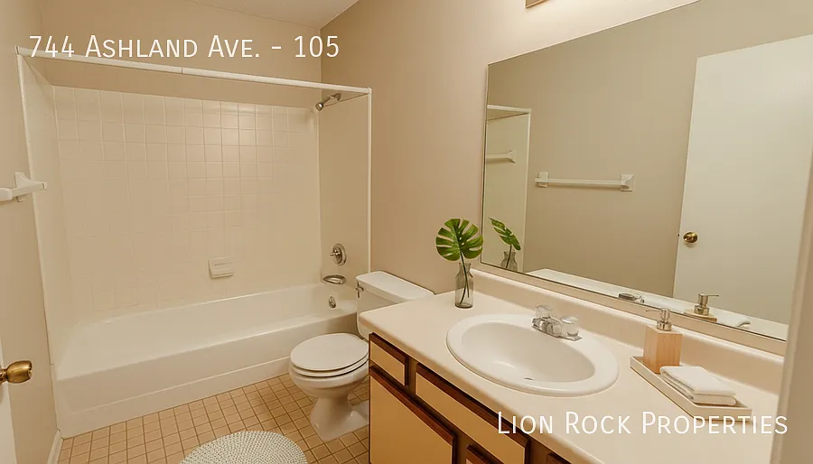 Building Photo - 744 Ashland Ave #105