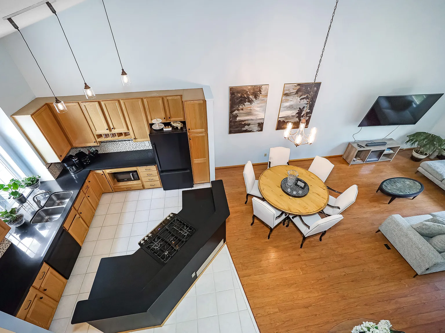 3 bed, 2500 sqft, $4,800 — Photo 4
