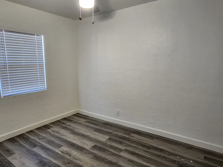 1615 W Osborn Rd — Photo 5