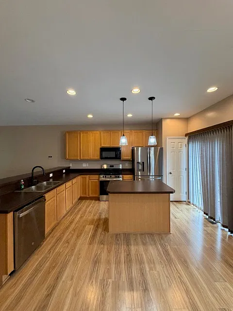 319 S Parkway Dr — Photo 2