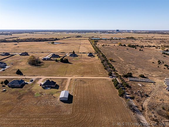 3rd image of 1 Paralee St