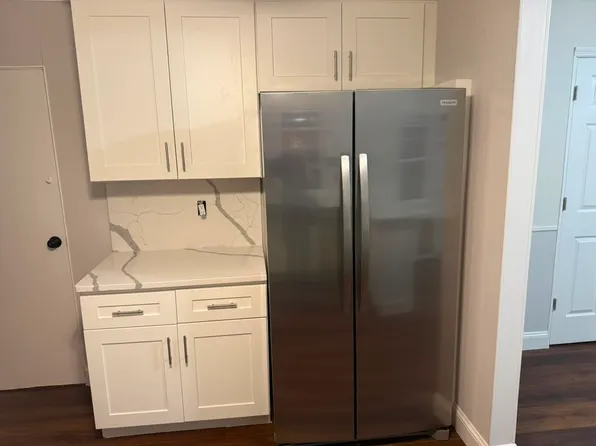 375 S 3rd St, Lindenhurst, NY 11757