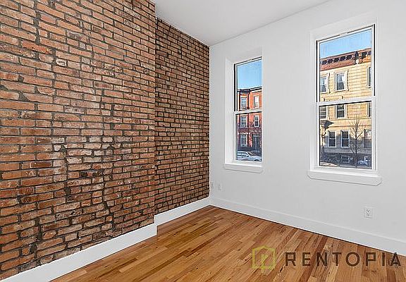 3rd image of 886 Jefferson Ave APT 3R