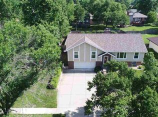 5851 SW 25th St, Topeka, KS 66614