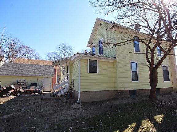 4th image of 114 W Park St