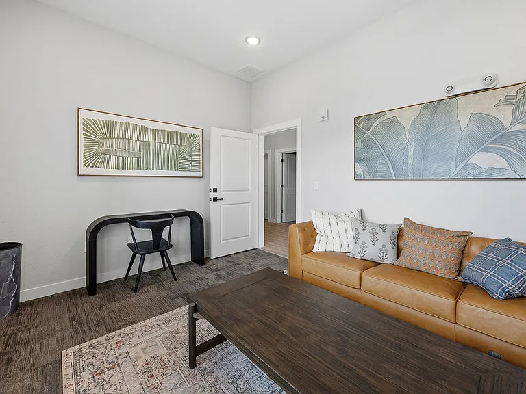 Zephyr Apartments — Photo 32