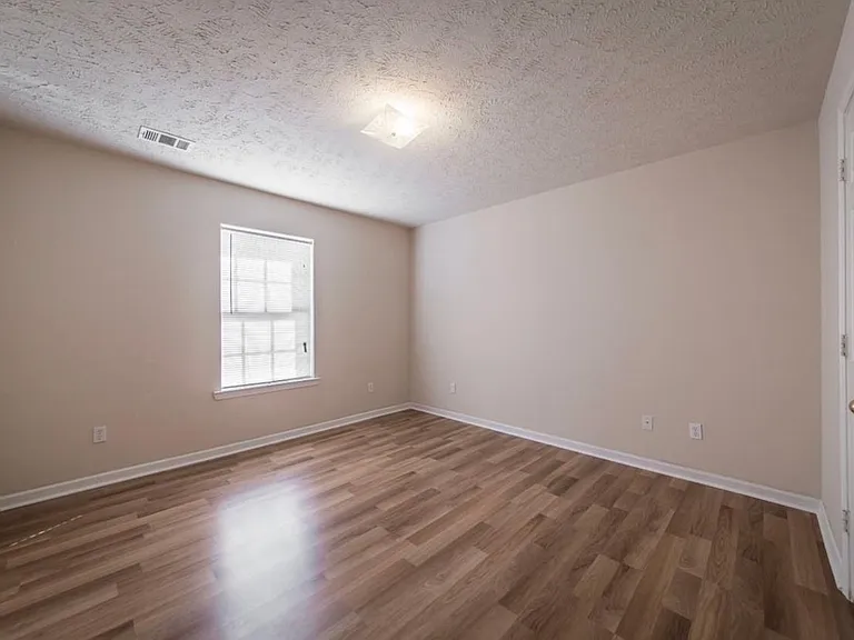 541 Morrison St — Photo 8