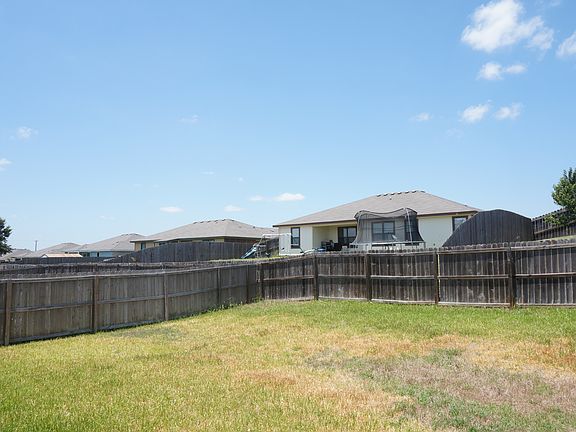 5th image of 1310 Dixon Cir