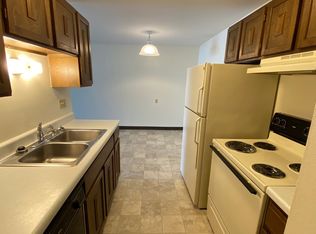 715 N 40th St #205I, Grand Forks, ND 58203
