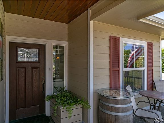 4th image of 105 Village Dr