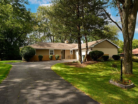 2nd image of 1730 Lake Dr