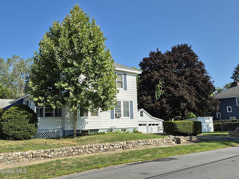 2nd image of 3095 Albany Street