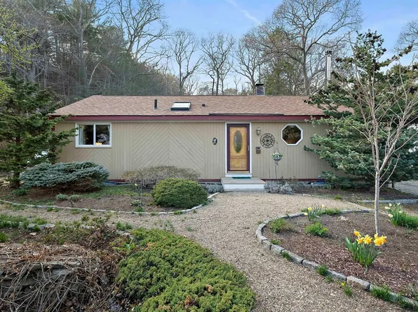 96 Old Essex Rd, Manchester, MA 01944