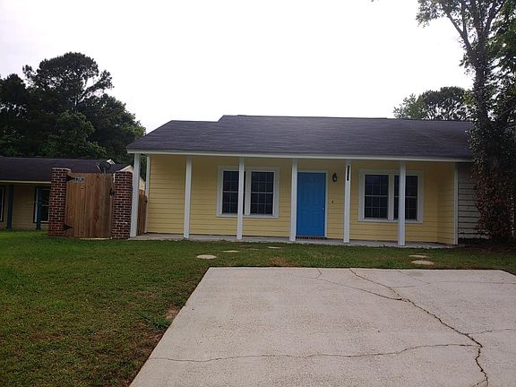 2nd image of 2584 Chateau Ln #2