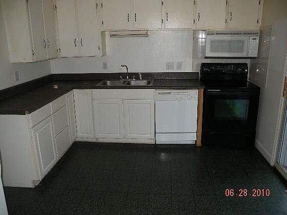 3rd image of 709 Fenwick Dr