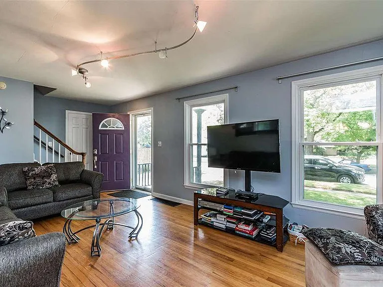1014 Stanfield St — Photo 9
