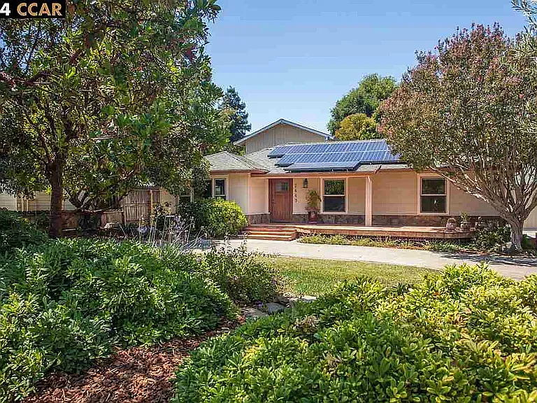 2449 Casa Way — Photo 10