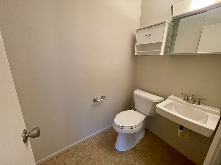 619 Shore Rd — Photo 17