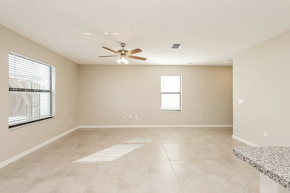4 bed, 2.5 bath, 1914 sqft, $2,710 — Photo 4