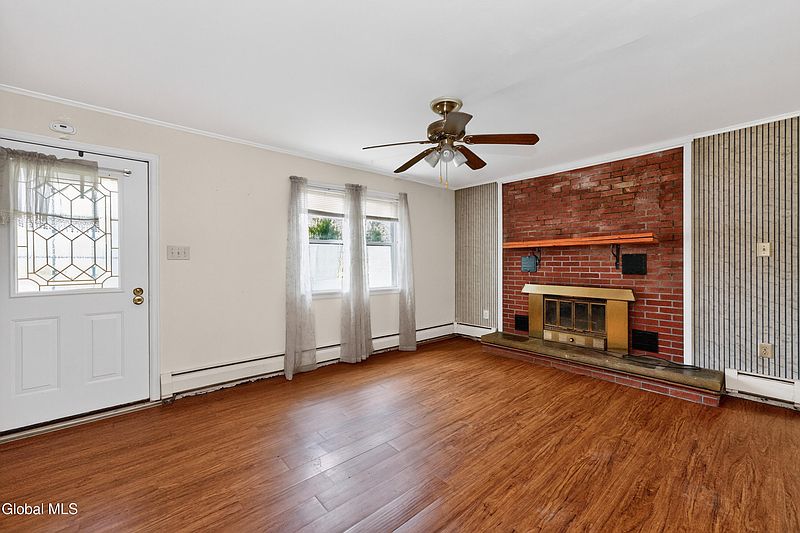 2nd image of 1048 Inner Drive