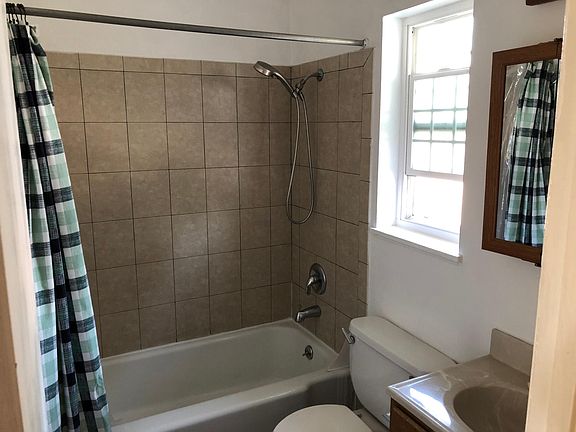 4th image of 1113 Campbell St