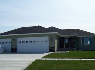 4145 Crystal Dr, Grand Forks, ND 58201