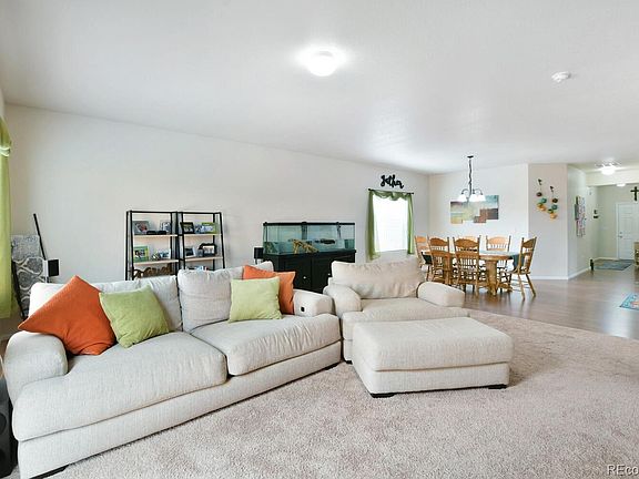 3rd image of 543 Reserve Ave