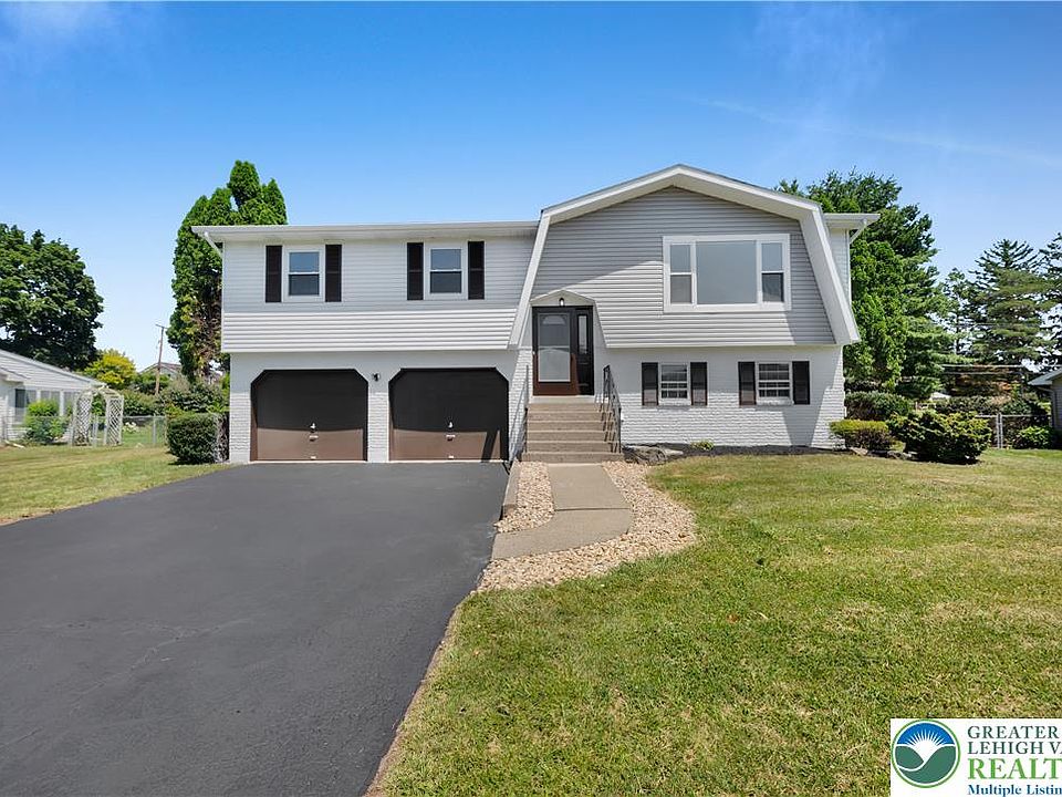 1st image of 1925 Maria Ln