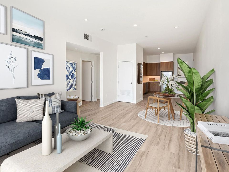 1st image of 3740 5th Ave #403