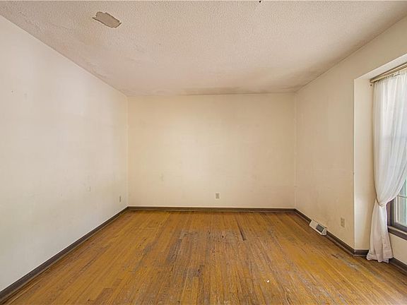 5th image of 1324 NE 84th Pl