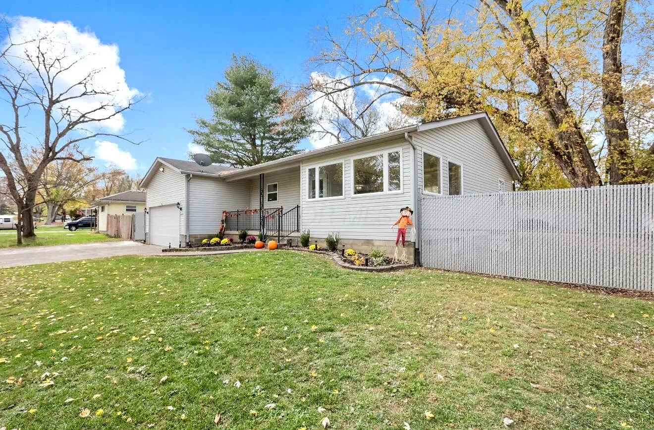 13435 Laurel Rd NE photo 1