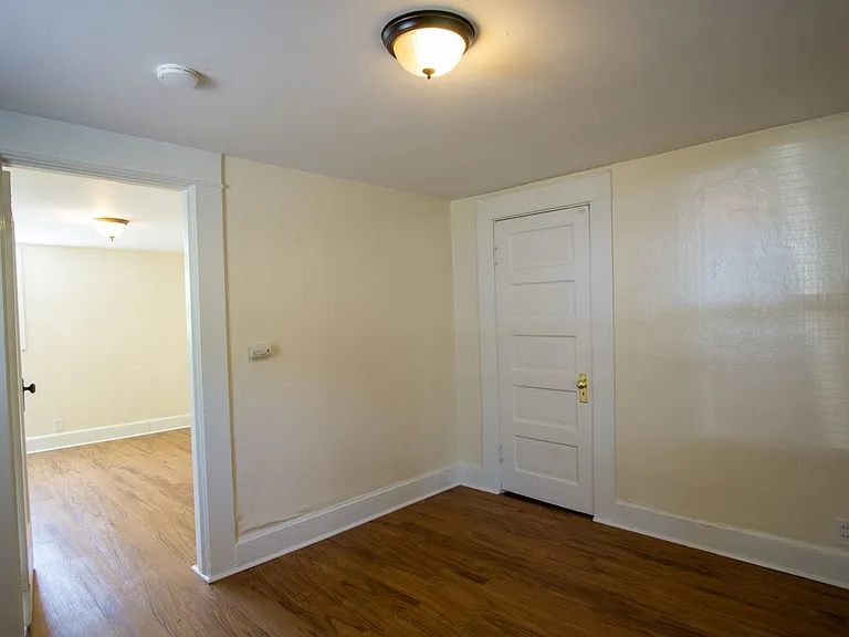 1235 SE Yamhill St #12 — Photo 2