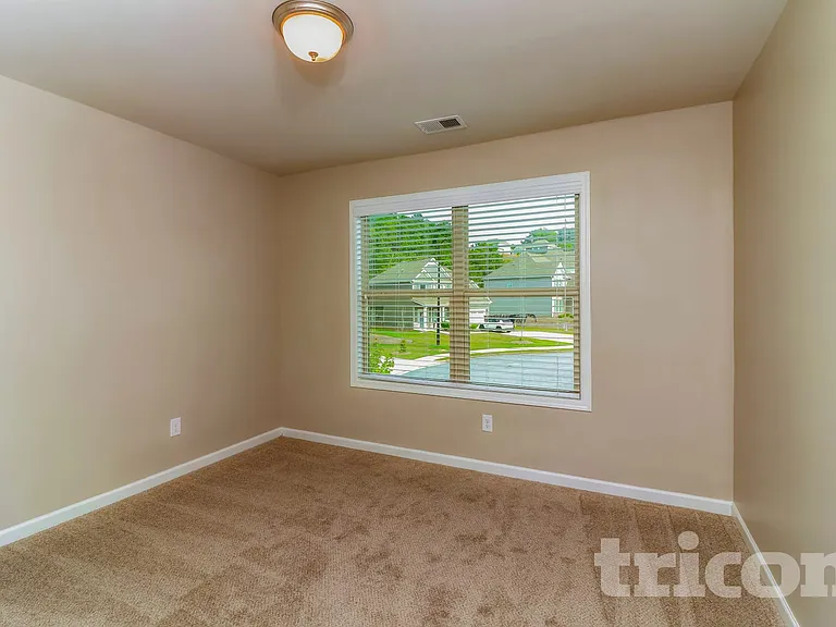 33 Ireland Ln — Photo 10