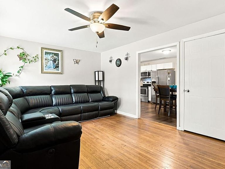 Listing photo 5
