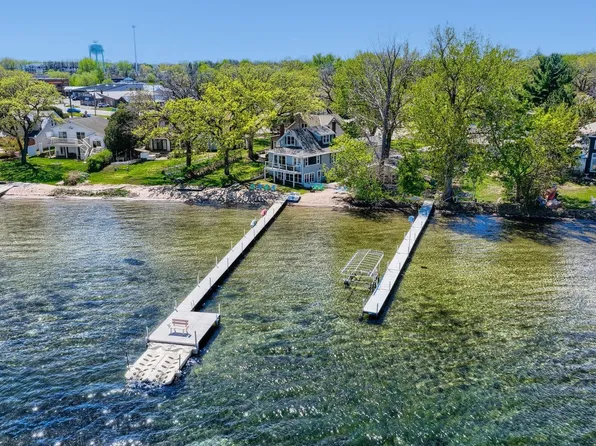 319 Lake St S, Forest Lake, MN 55025