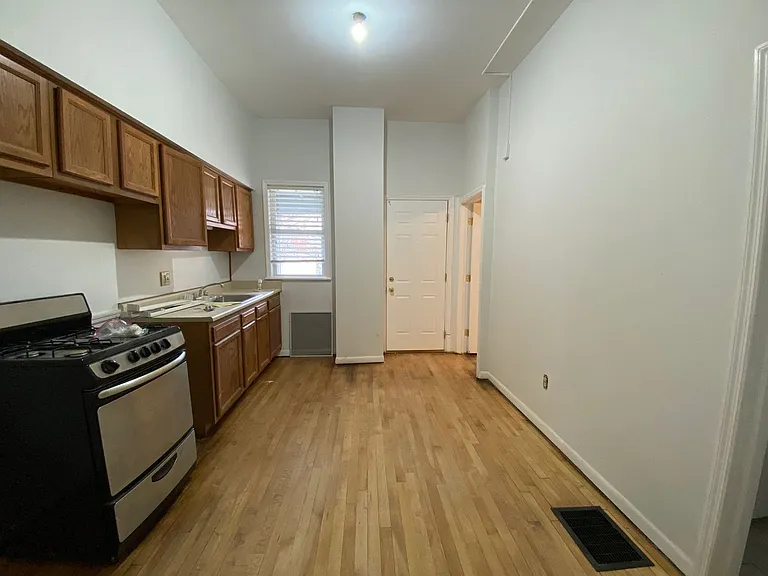 Worthington St 1445 HHR — Photo 12